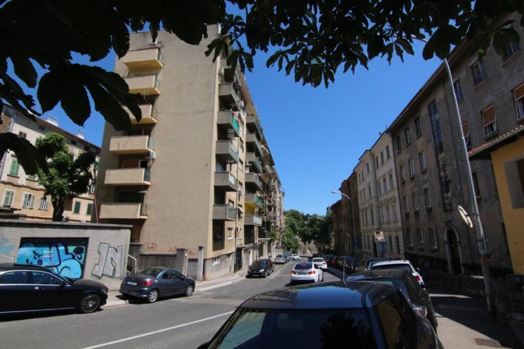 Fast Friend - Cozy Apartment In The Center With Private Garage Rijeka Eksteriør billede