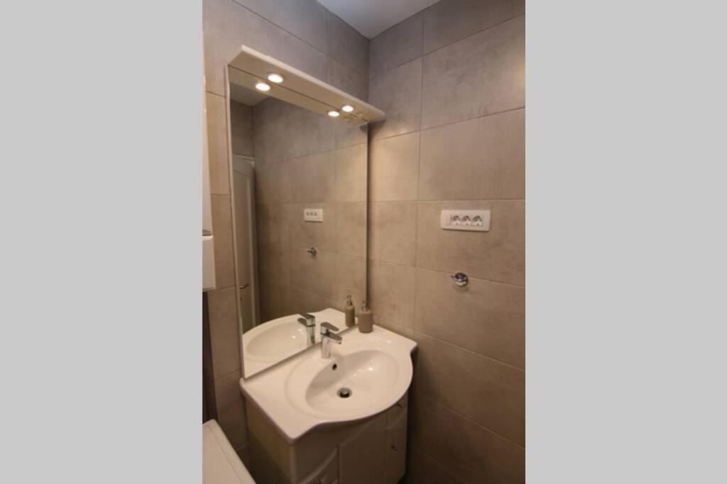 Fast Friend - Cozy Apartment In The Center With Private Garage Rijeka Eksteriør billede