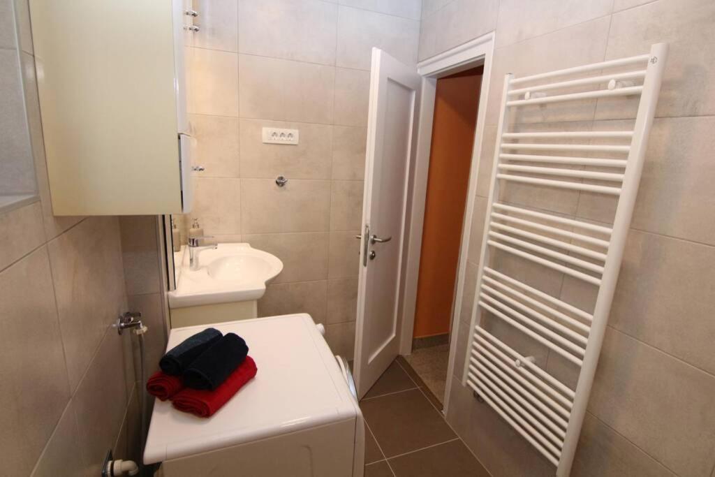 Fast Friend - Cozy Apartment In The Center With Private Garage Rijeka Eksteriør billede